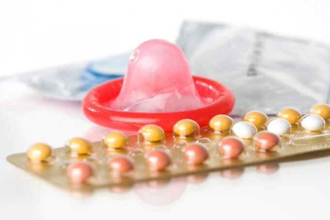 Prezervatifler ve doğum kontrol hapları istenmeyen gebeliği önler